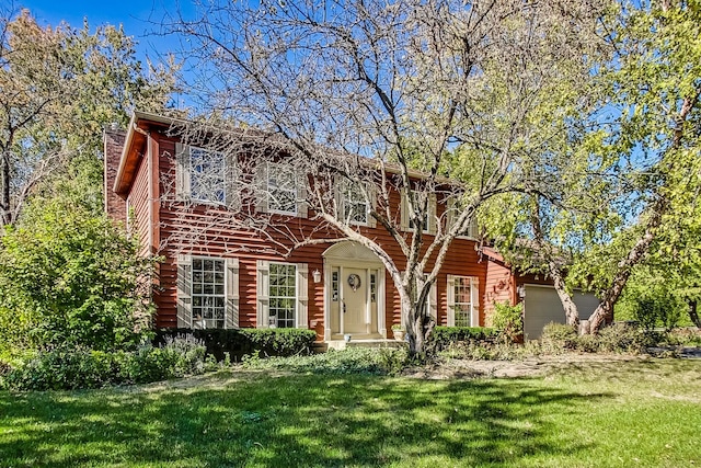 view of front facade featuring a front lawn and a garage