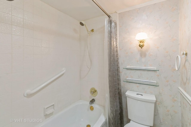 bathroom featuring toilet and shower / bath combo with shower curtain