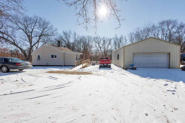 view of front of property featuring an outdoor structure and a garage