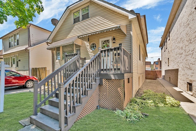 view of front facade with a front yard