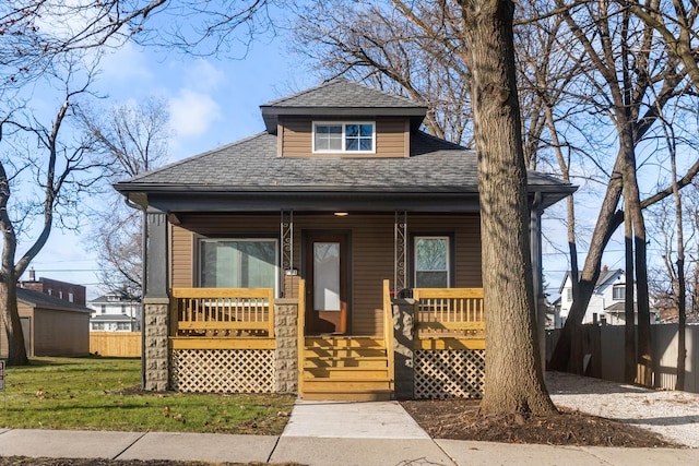 view of front facade featuring covered porch and a front yard