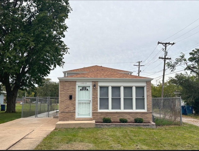 view of front of home with a front yard