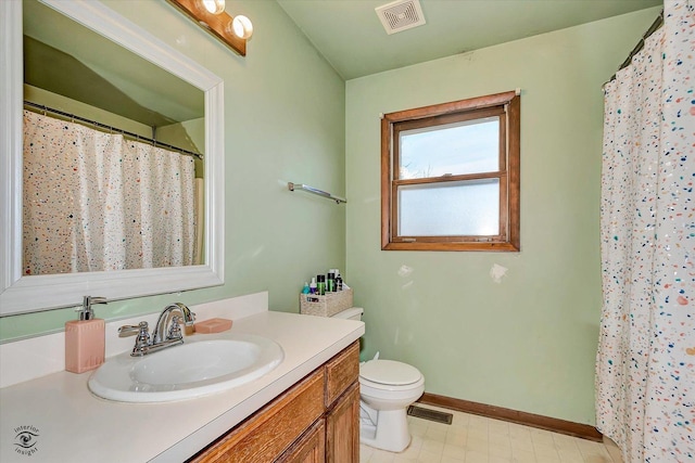 bathroom with a shower with shower curtain, vanity, and toilet