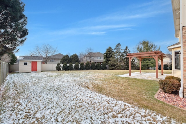 view of yard with a patio area, a storage shed, and a pergola