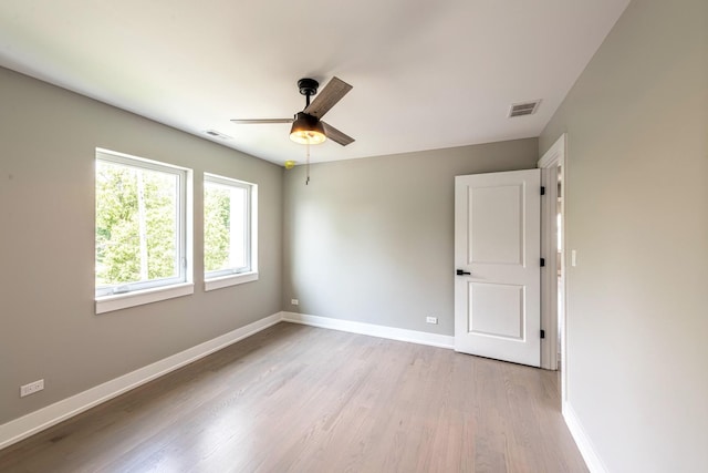 unfurnished room featuring light wood-type flooring and ceiling fan