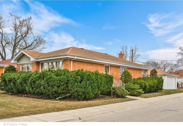 view of front of house with a front lawn