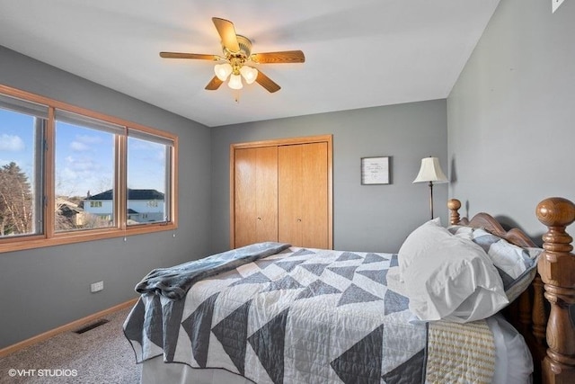 bedroom featuring visible vents, baseboards, a ceiling fan, carpet flooring, and a closet