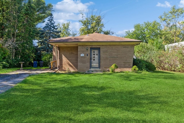 view of front of house featuring a front yard