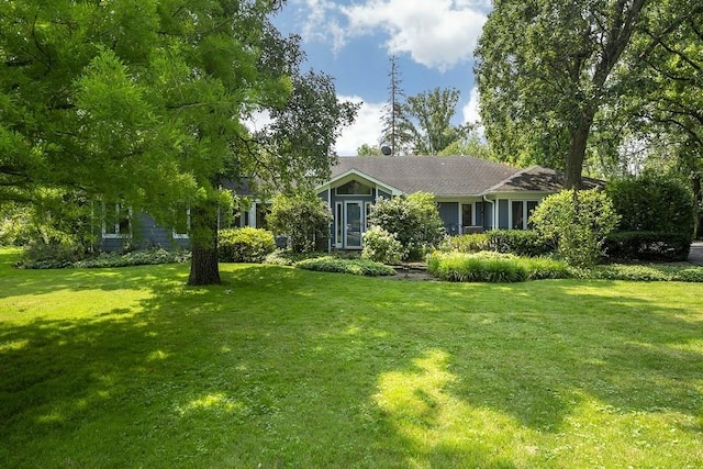 single story home featuring a front lawn