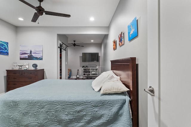 bedroom with ceiling fan