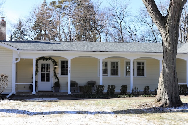 ranch-style house with a porch