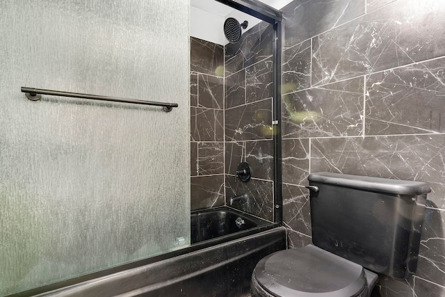 bathroom featuring tiled shower / bath combo and toilet