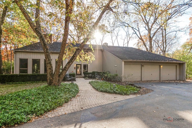 view of front facade with a garage