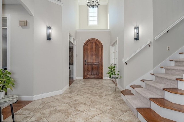 entryway featuring a chandelier and a high ceiling