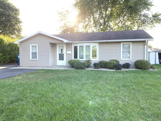 ranch-style home featuring a front yard