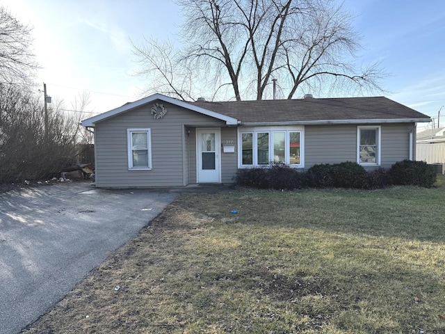 single story home featuring a front yard