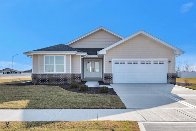 view of front of property featuring a front yard and a garage