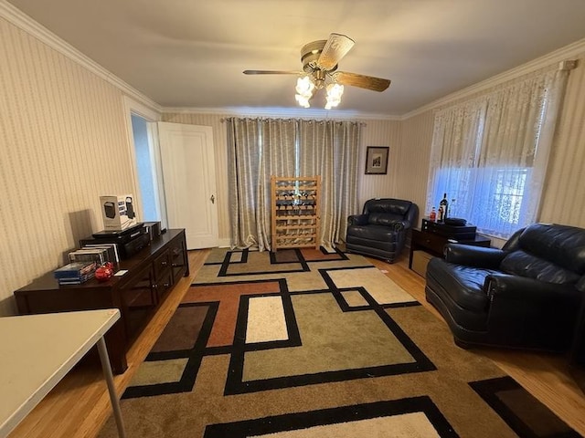 living room featuring ceiling fan and crown molding