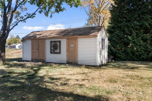 view of outbuilding with a yard