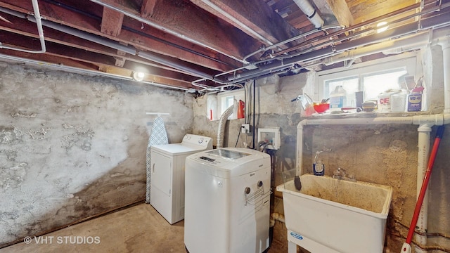 laundry room with sink and washer and dryer