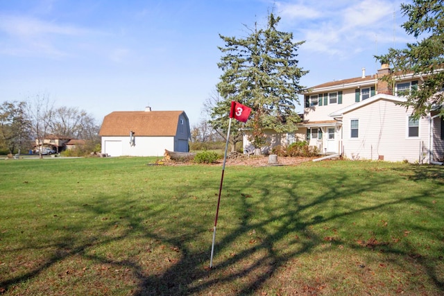 view of yard with an outdoor structure