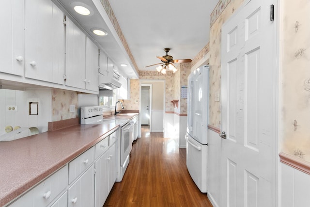 kitchen featuring white cabinetry, sink, ceiling fan, dark hardwood / wood-style floors, and white appliances