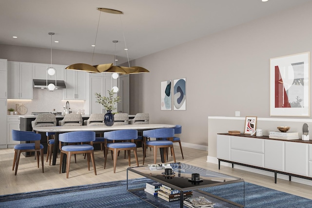 dining space featuring light wood-style floors, recessed lighting, and baseboards