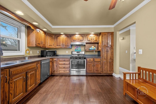 kitchen with ceiling fan, ornamental molding, stainless steel appliances, and dark wood-type flooring