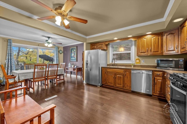 kitchen featuring sink, crown molding, ceiling fan, dark hardwood / wood-style flooring, and stainless steel appliances