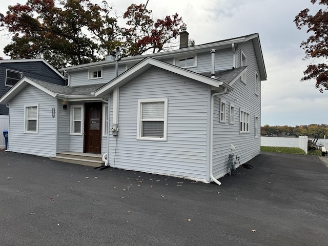 view of front property