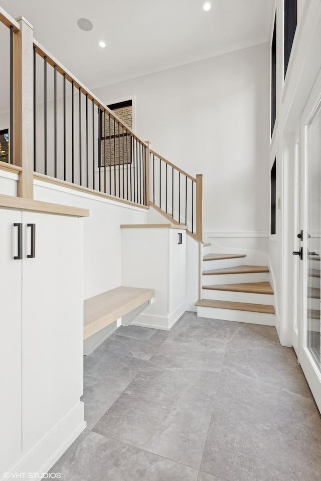 staircase featuring concrete flooring