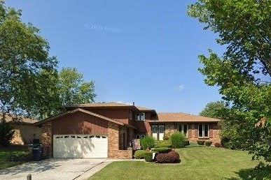 view of front facade with a garage and a front lawn