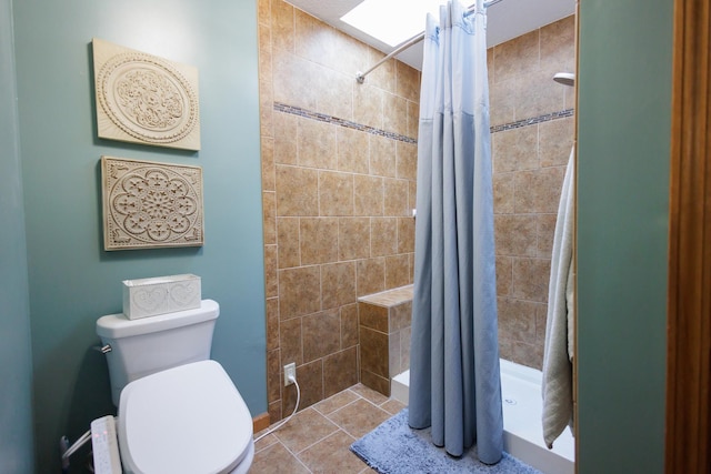 bathroom featuring a shower with curtain, tile patterned flooring, and toilet