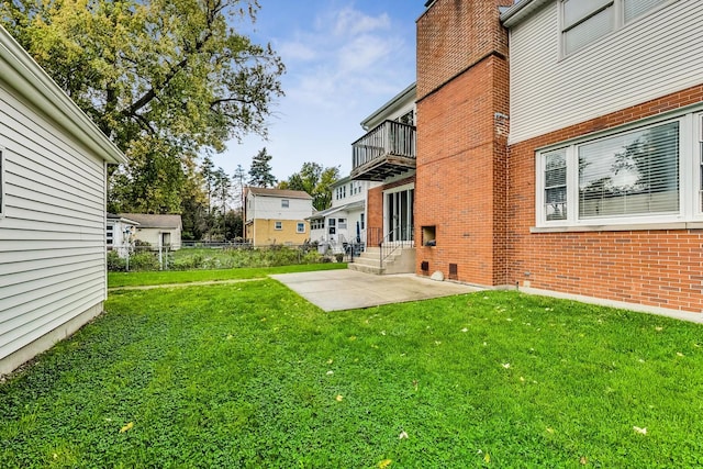 view of yard with a patio area