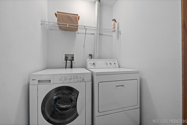 laundry room with washing machine and clothes dryer