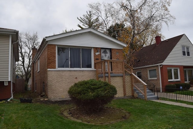 view of front of house with a front lawn