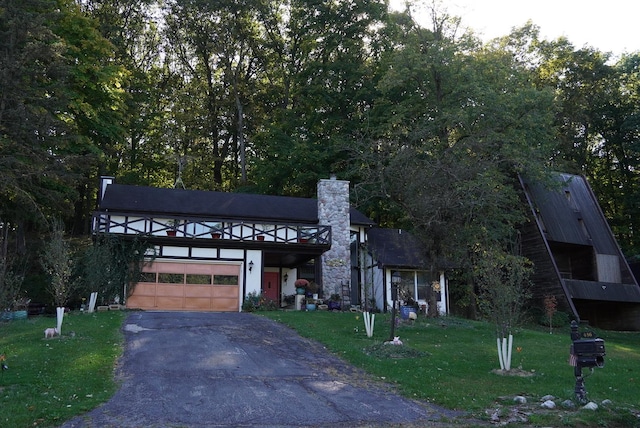 view of front of house featuring a front yard