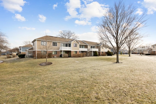 view of front of property with a front yard