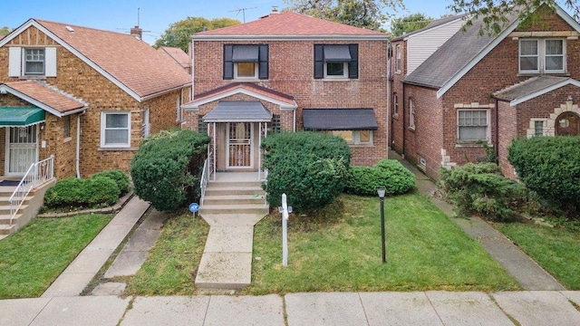 view of front of house with a front lawn