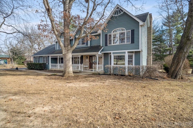 view of front of property featuring a porch and a front lawn