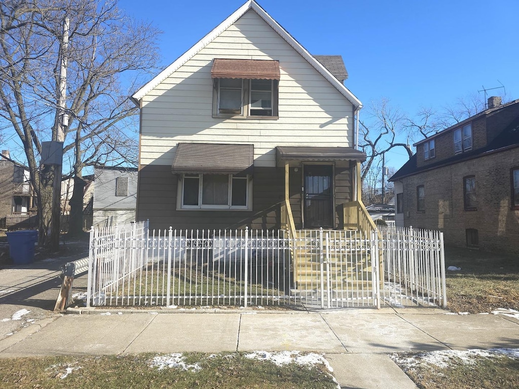 view of front property