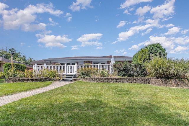 view of front of property with a front yard