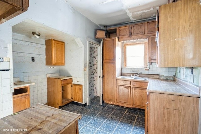 kitchen featuring sink