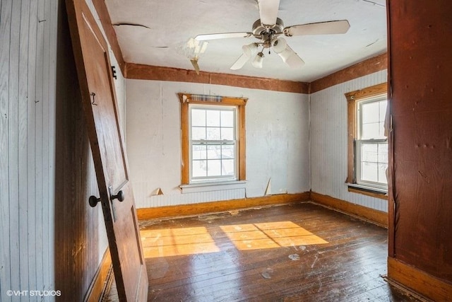 spare room with dark hardwood / wood-style floors and ceiling fan