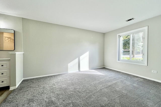 unfurnished room with carpet flooring