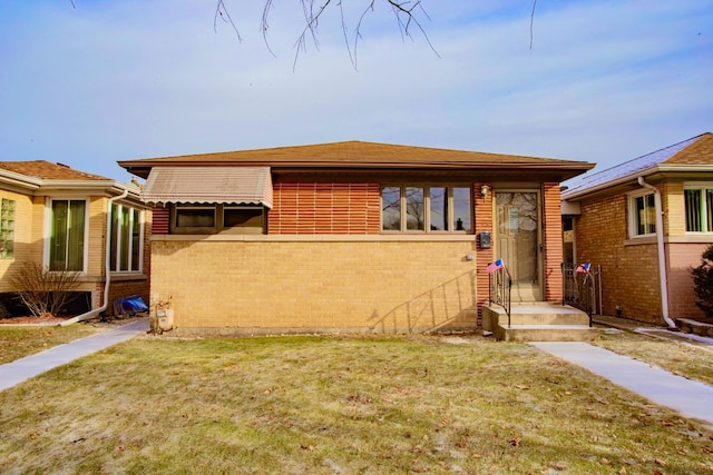 view of front of house with a front lawn