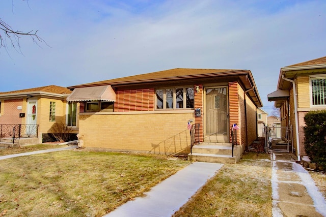 view of front of home featuring a front yard