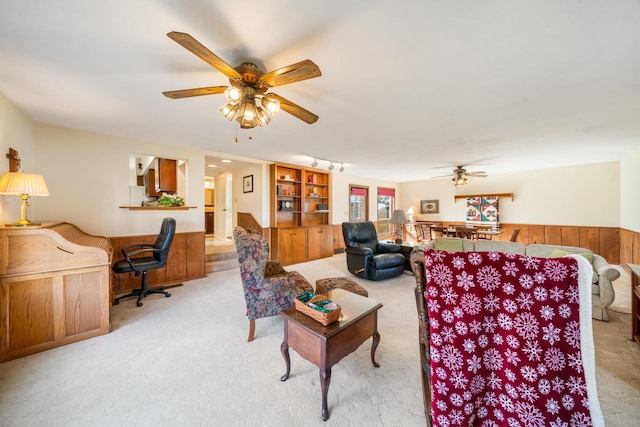 carpeted living room featuring ceiling fan