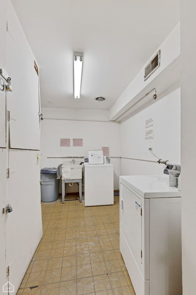 washroom with washer and clothes dryer