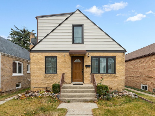 view of front facade featuring a front lawn